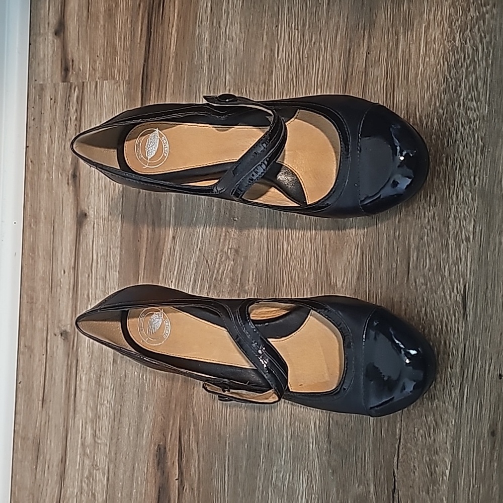 Nurture Brigita Leather Navy size 9 Mary Jane Heels